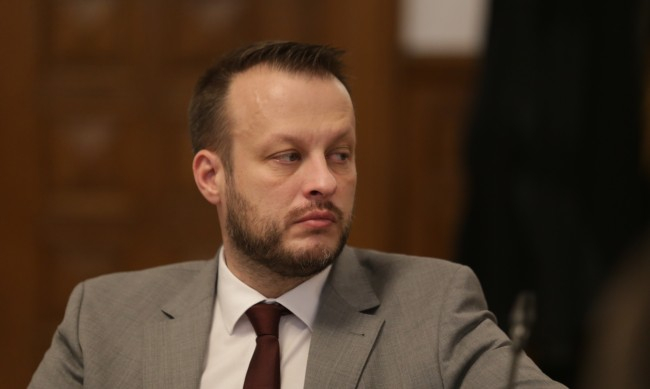 Човек на Киро и Асен налива акъл по телевизията, поиска от българите да...