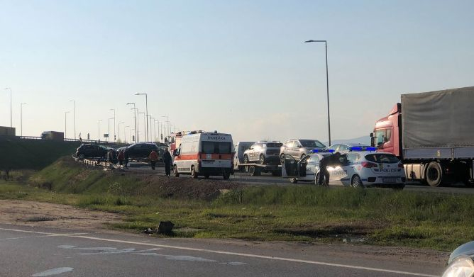 Ад на натоварен столичен булевард, ето какво се случва СНИМКИ 