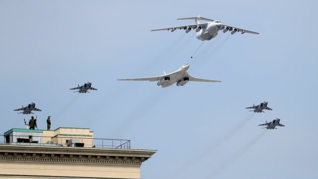 Руски разузнавач Ил-20 прелетя и вся смут в германската ВВС база Лаге  