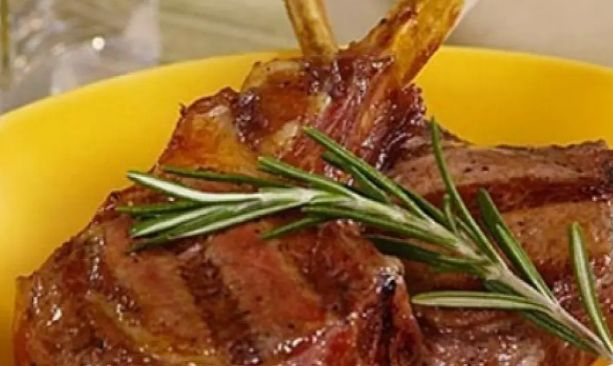 Сочни агнешки ребърца в марината от провансалски билки - нереална вкусотия 