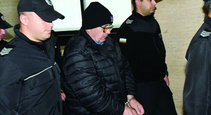 Бившият военен, гръмнал съседа си в главата до Женския пазар, изнагля брутално