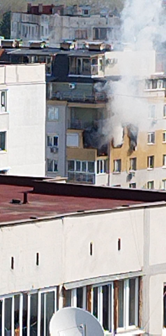 Извънредно в БЛИЦ! Голям пожар бушува в София, гъст дим затули небето ВИДЕО