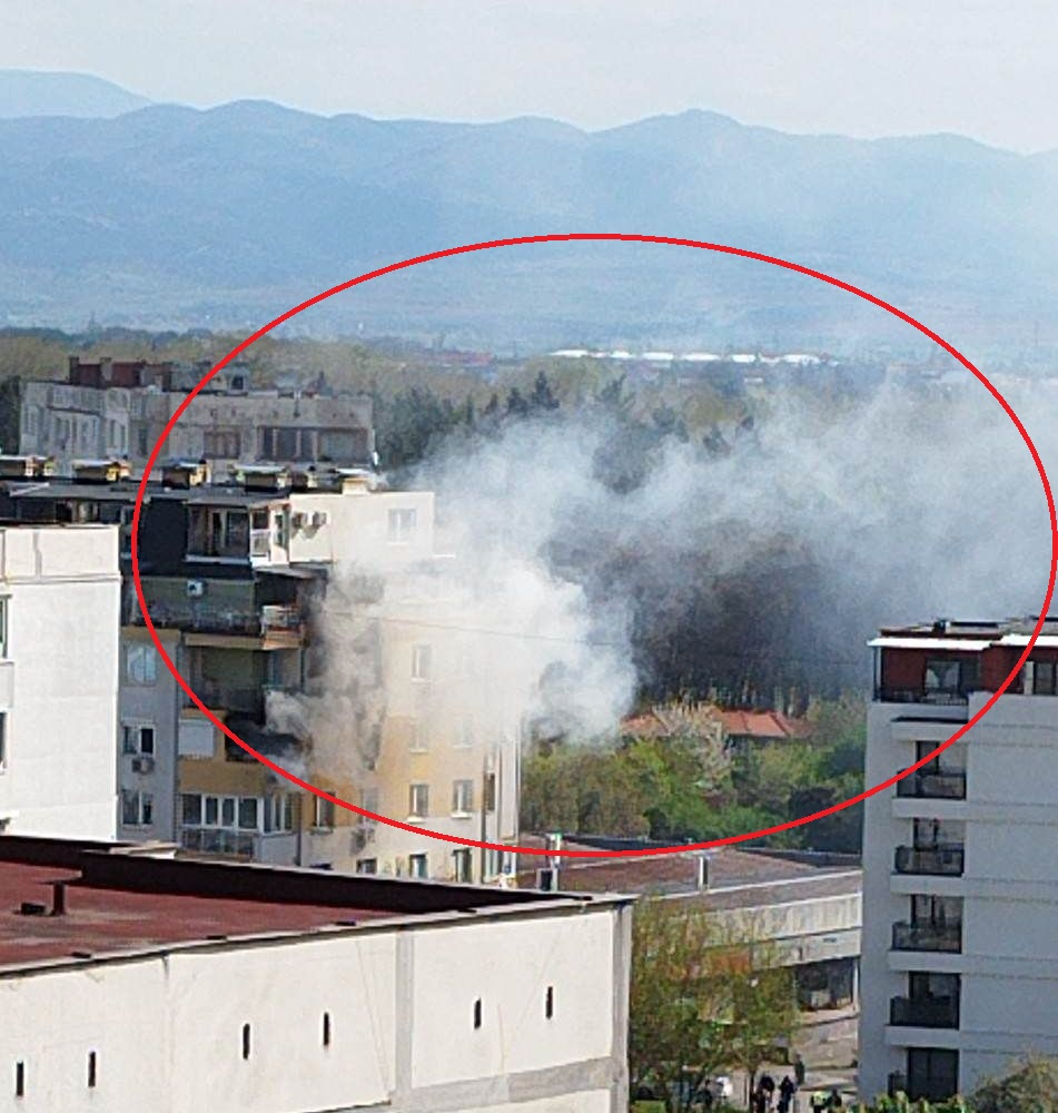 Извънредно в БЛИЦ! Голям пожар бушува в София, гъст дим затули небето ВИДЕО