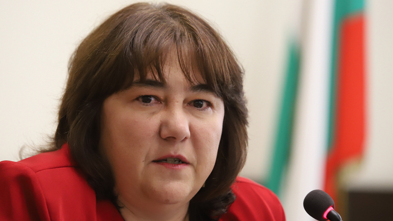 Финансовата министърка попари мераците на Асен Василев: Дефицит от 3 на сто не е възможен, защото...