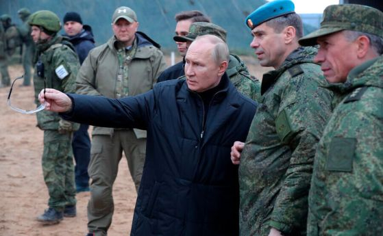 Путин посети руския фронт и уволни цяла кохорта генерали 