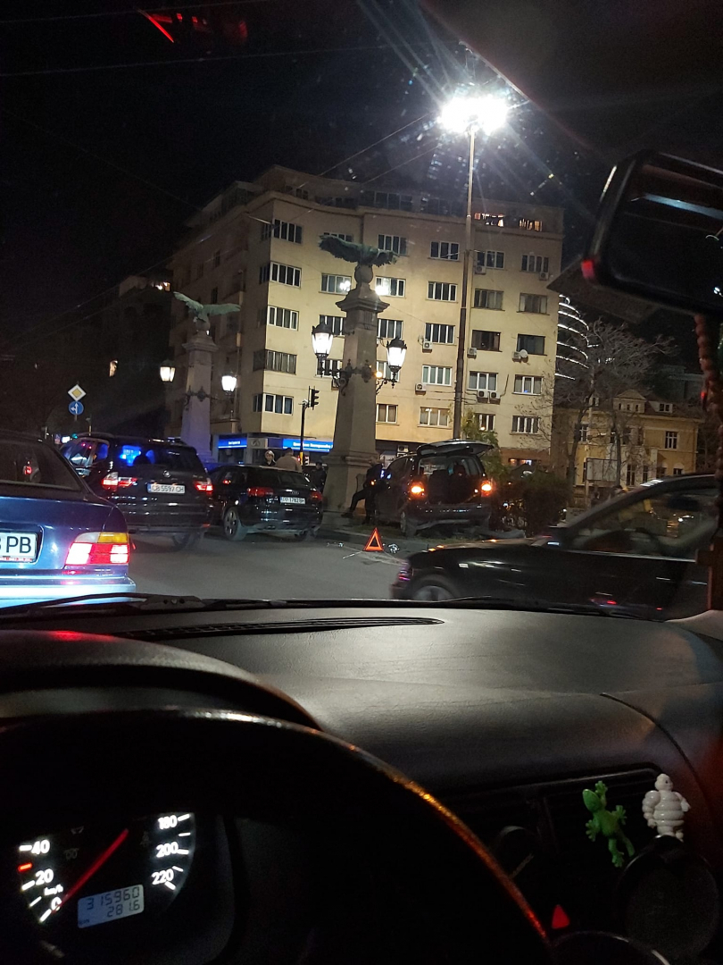 Опасна ситуация по тъмно на "Орлов мост" СНИМКА 