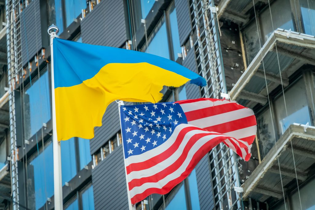 Американска делегация пристигна в Киев