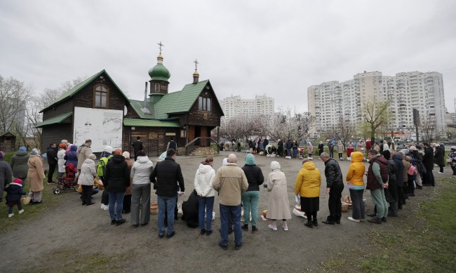 Втората война в Украйна се развихри, хората едва оцеляват 