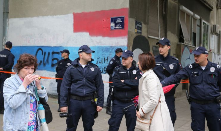 Касапница в Белград: Седмокласник от заможно семейство уби 8 деца и охранител в основно училище ВИДЕО
