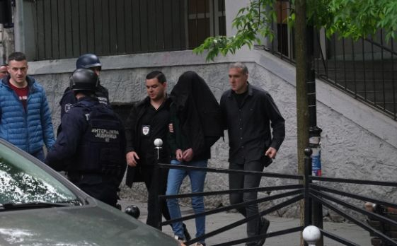 Касапница в Белград: Седмокласник от заможно семейство уби 8 деца и охранител в основно училище ВИДЕО
