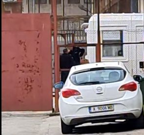 Екшън в Бургас! Джип се вряза в затвора, а преди това... ВИДЕО