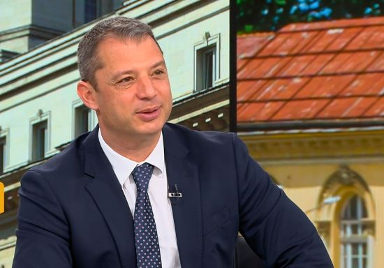 Добрев побесня: Психично болни и кибици бутат НС, а ключът не е в Нинова, а...