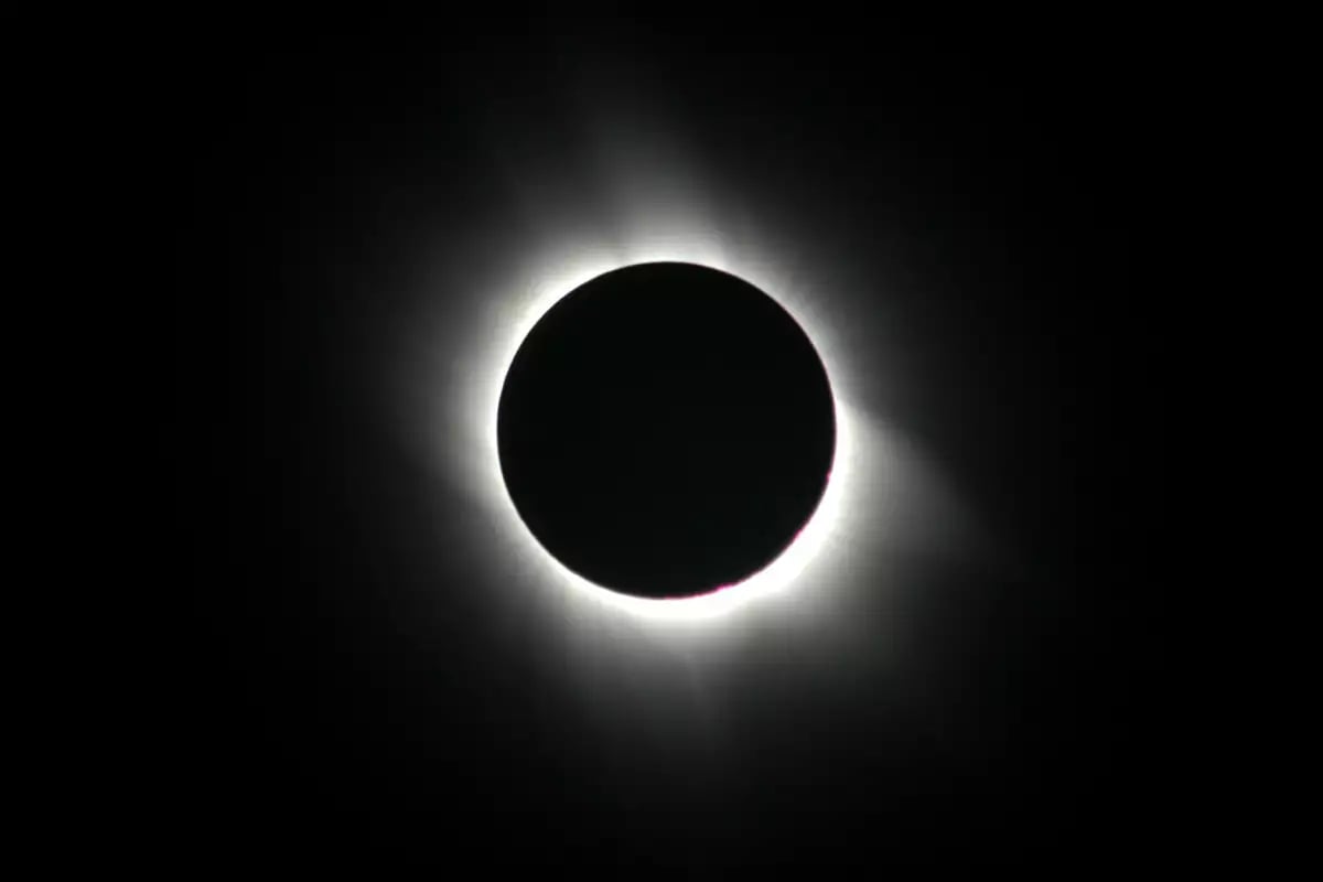 Нещо уникално ще се случи точно в 20:29 часа на 5 май в небето над България