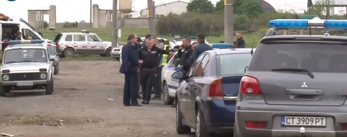 Нов ужас: Братя се клаха с ножове и брадви в злополучното с. Манолово СНИМКИ