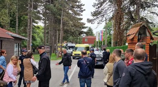 Нов кървав ужас в Белград! Ученичка грабна нож и стана страшно СНИМКИ
