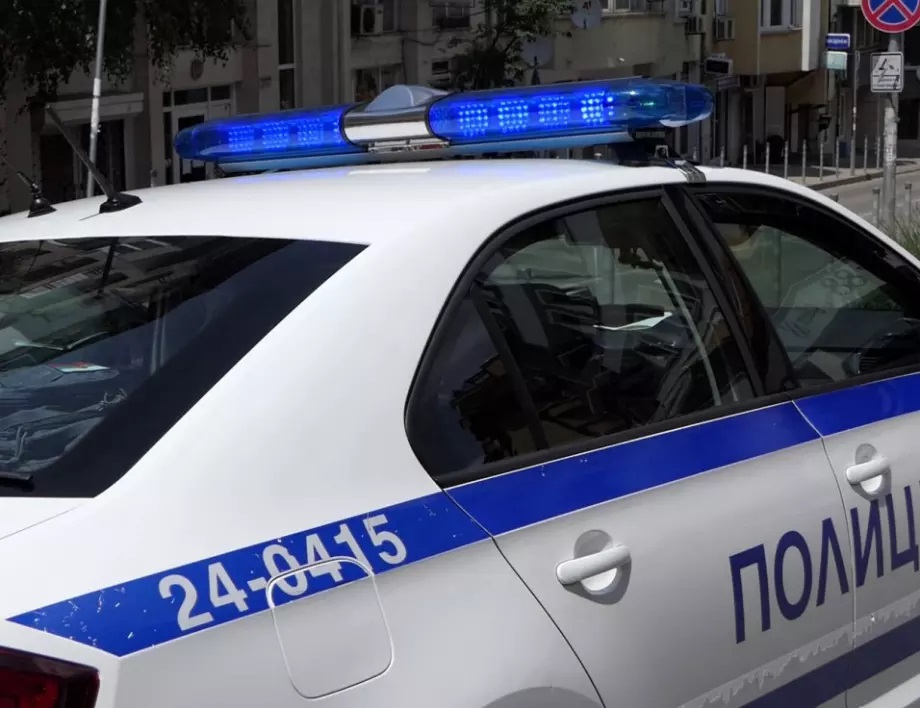 Непълнолетен без книжка с бясна гонка с полицията по тъмна доба в Пловдив