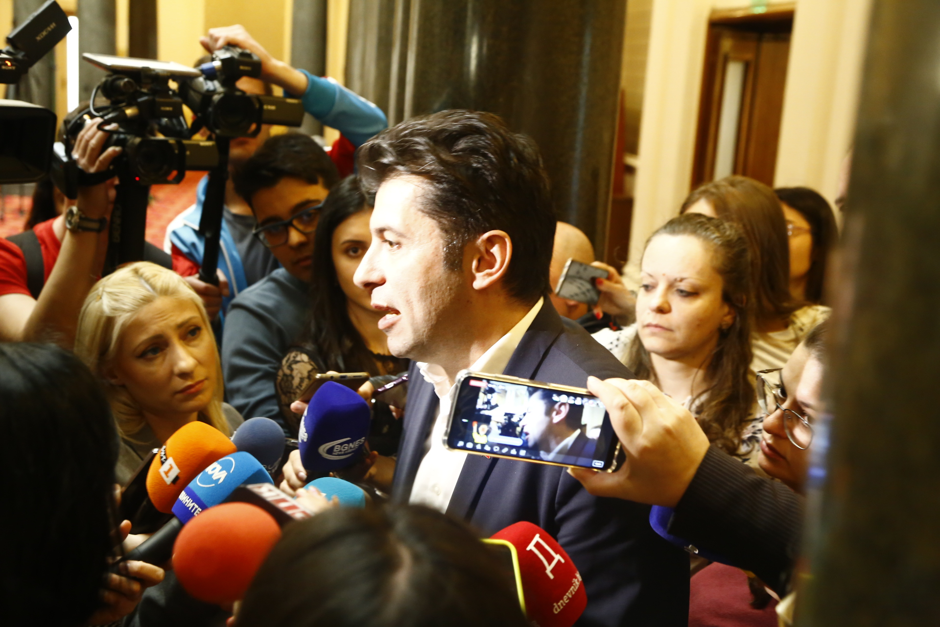 Петков прехвърли топката на Борисов, даде му ултиматум да... БЛИЦ TV
