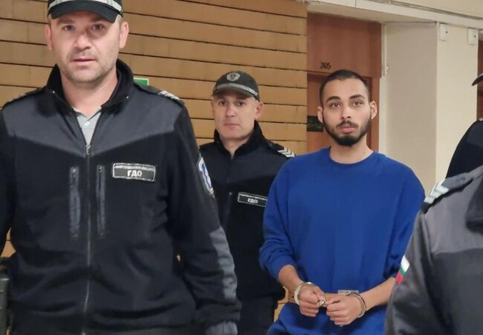 Майцеубиецът Антон изнагля в съда с нова версия за зверството, потресло Ловеч
