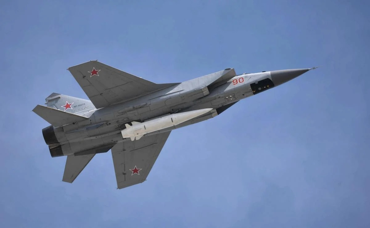 Defense Express сензационно: ПВО на Киев свали хиперзвукова ракета "Кинжал" с Patriot СНИМКИ 