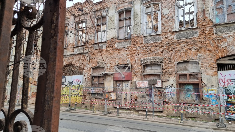 Ханът, подслонил Ботев и Левски, готов да рухне върху главите на румънците 
