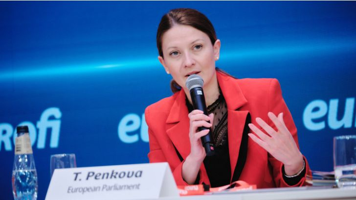 Цветелина Пенкова: Не подкрепям доставките на оръжия за Украйна