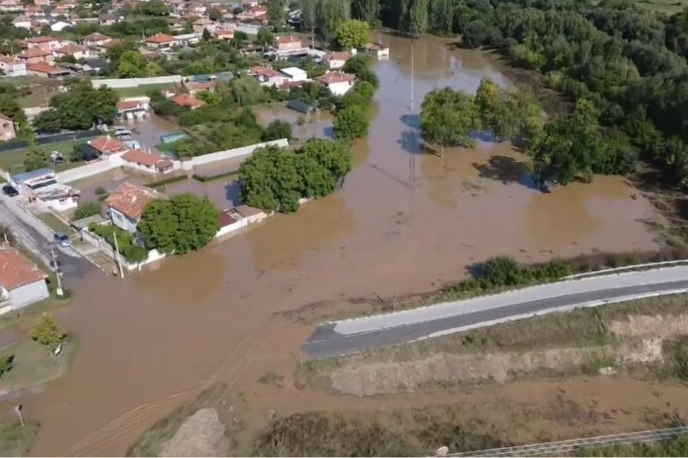 Невиждана водна стихия опустошава до дъно град в Търновско