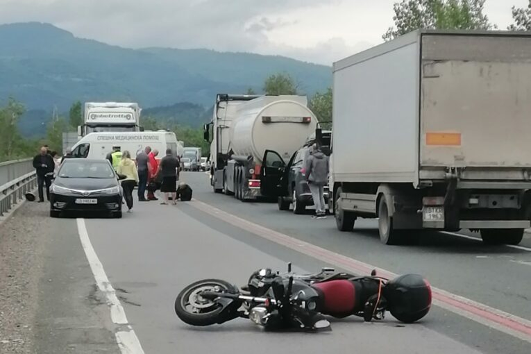 Ад в Кресненското дефиле! Спряха движението СНИМКИ