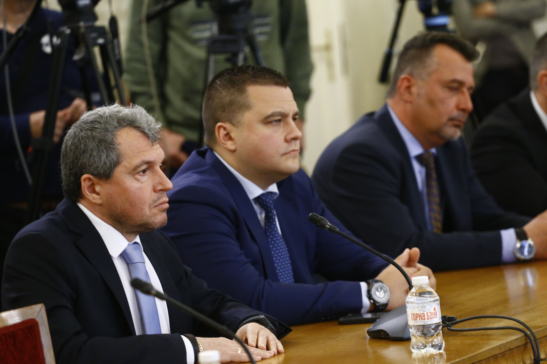 Човек на Слави захапа Гешев след прощалните му думи