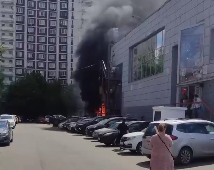 Взрив в Москва? Гъст дим се издига над хипермаркет в руската столица ВИДЕО 