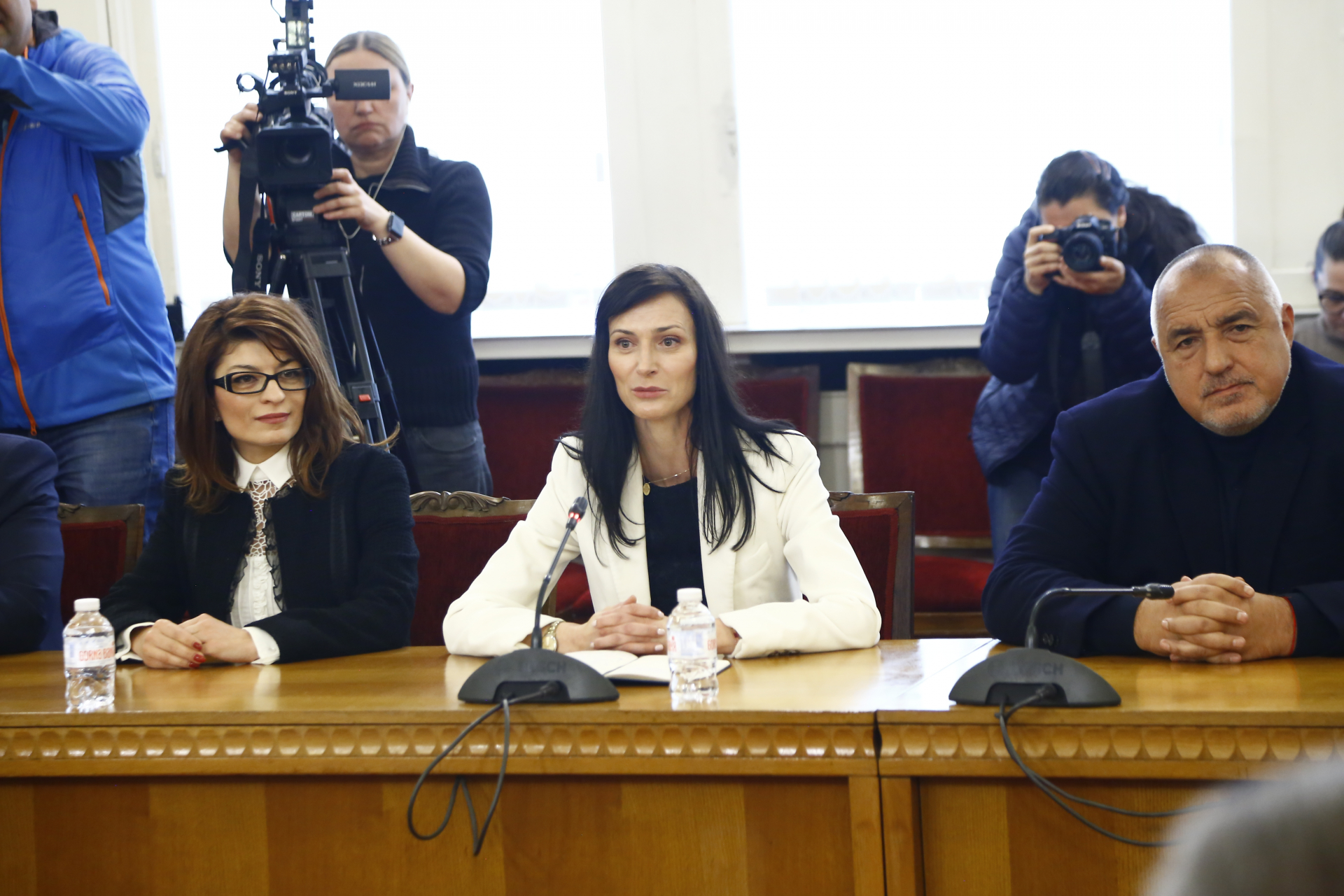 Горещо проучване: Българите казаха ще има ли правителство, начело с Габриел 