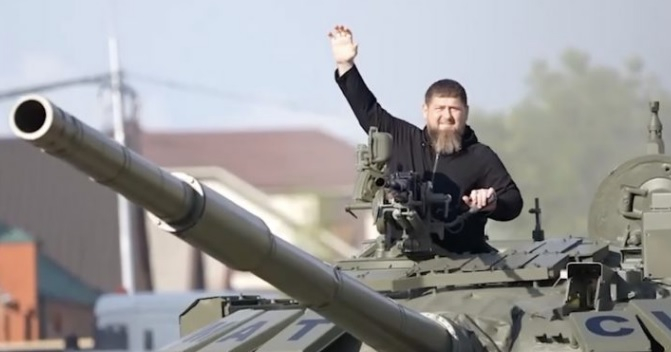 Кадиров пробва модернизиран танк Т-72, ​​сравни го с Майбах и ще прави своя армия срещу агресията на Запада
