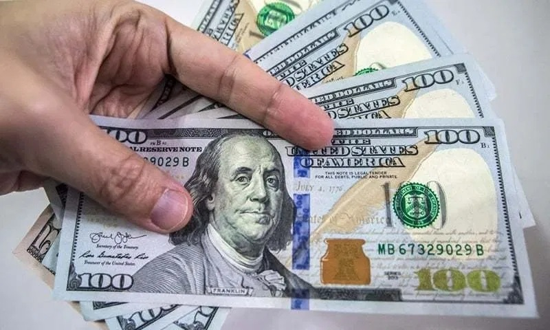 Последни новини за долара: Бележи ръст спрямо тези валути