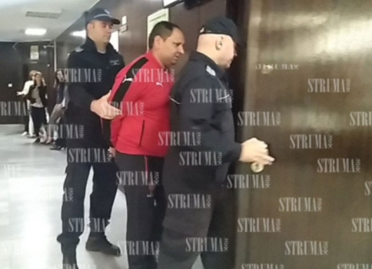 Чудо! Въоръжен стреля два пъти от упор в благоевградчанка, но тя оцеля, а той... 
