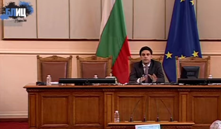 Пак бесен скандал с Божанков в парламента: Да се върна ли? Я, ела ми... БЛИЦ TV
