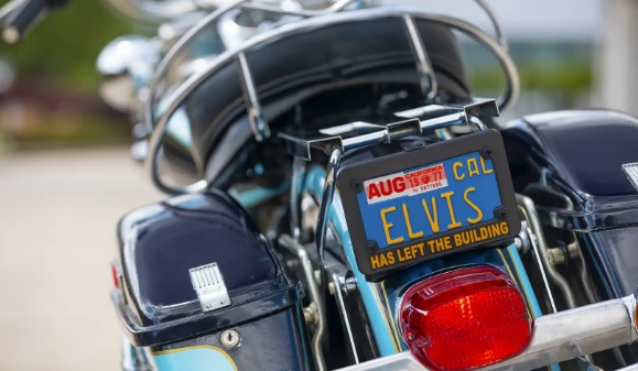 Продава се редкият мотоциклет Harley-Davidson на Елвис Пресли СНИМКИ