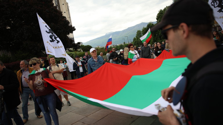 Мощни демонстрации в цялата страна срещу въвличането на България във войната СНИМКИ