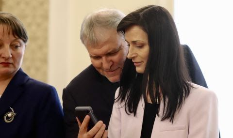 Министри от кабинета "Габриел" със сензационни разкрития: По телефона тя...