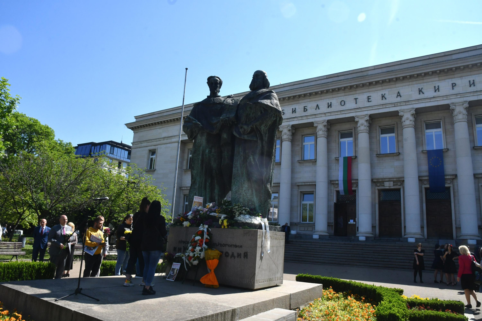Честит празник: Отбелязваме Деня на народните будители