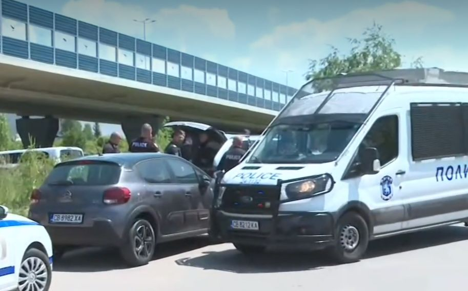 Първи КАДРИ от мястото на бесния екшън с полиция и трафикант край столичното летище 