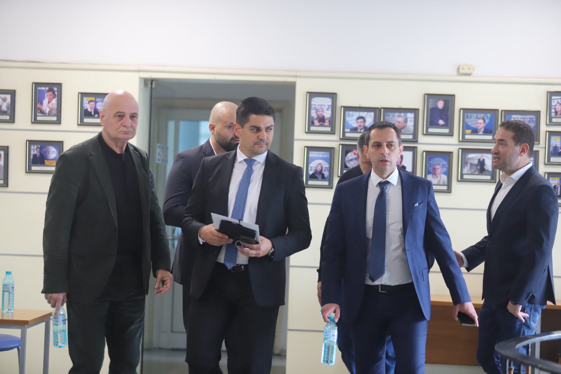 Радостин Василев се спаси от скъпа загуба, но го друсна шубето