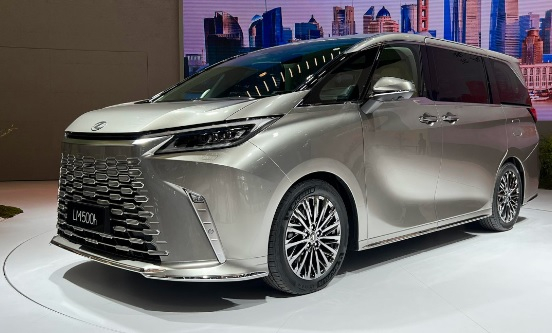 Разкош по японски: Lexus представи в Европа най-луксозния си и необичаен модел ВИДЕО