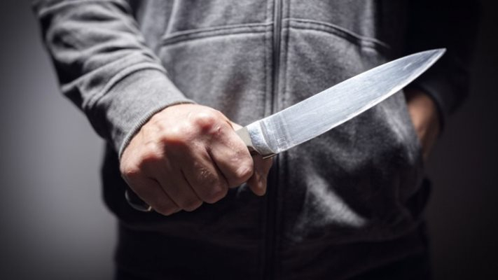 Кървава баня в Италия: Ученик наръга даскалката си, ето какво се случва