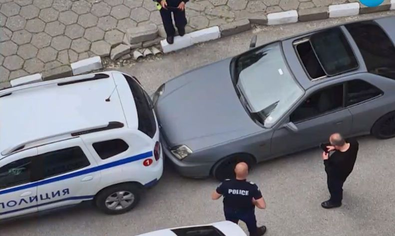 За този куриоз с пиян шофьор пред полицията в Асеновград ще се говори дълго ВИДЕО