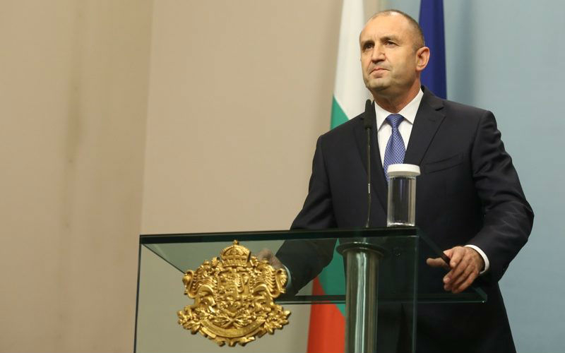Показателно забавяне: Радев още не е подписал...