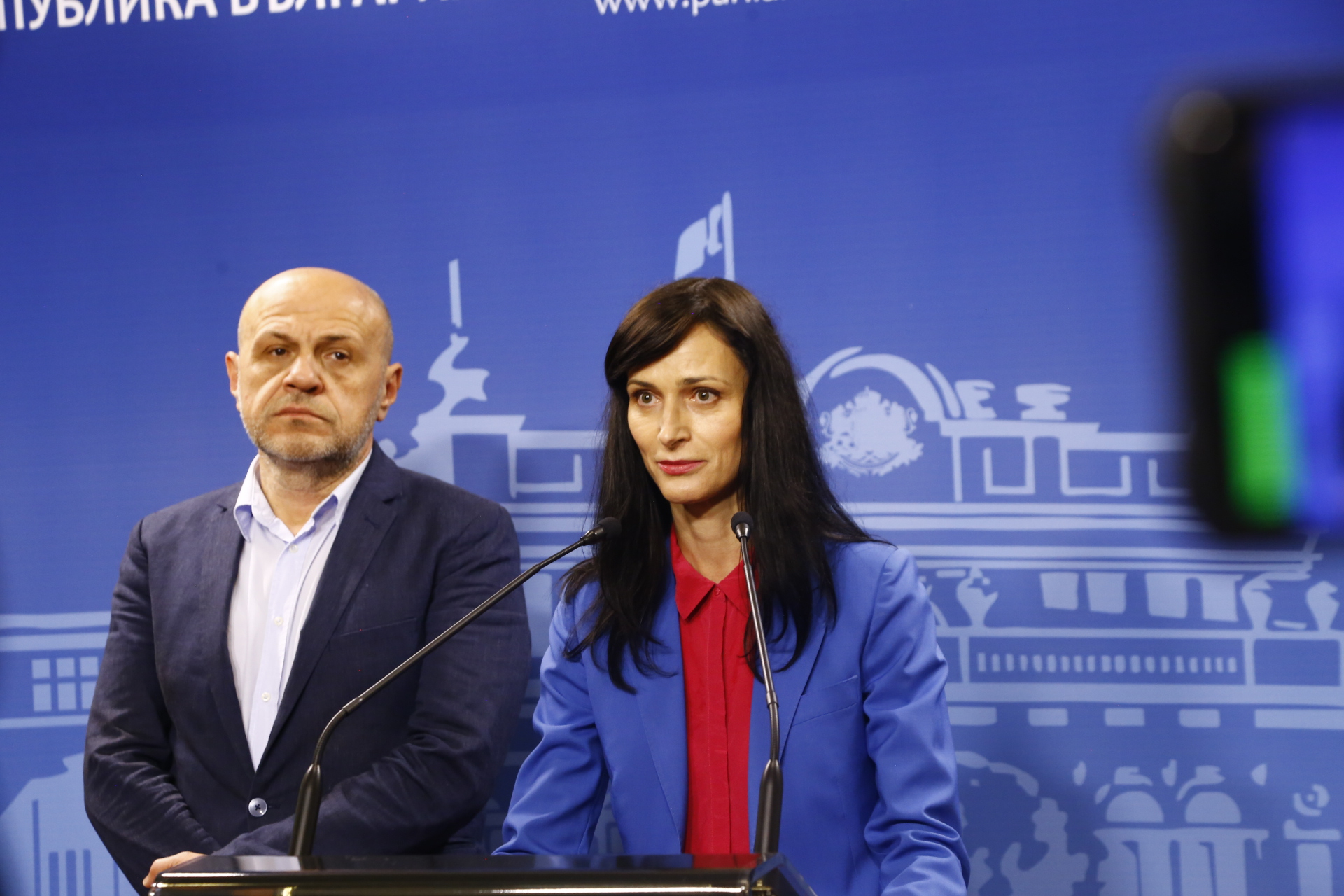 Почна се: Мария Габриел хвърли ръкавицата към ПП БЛИЦ TV