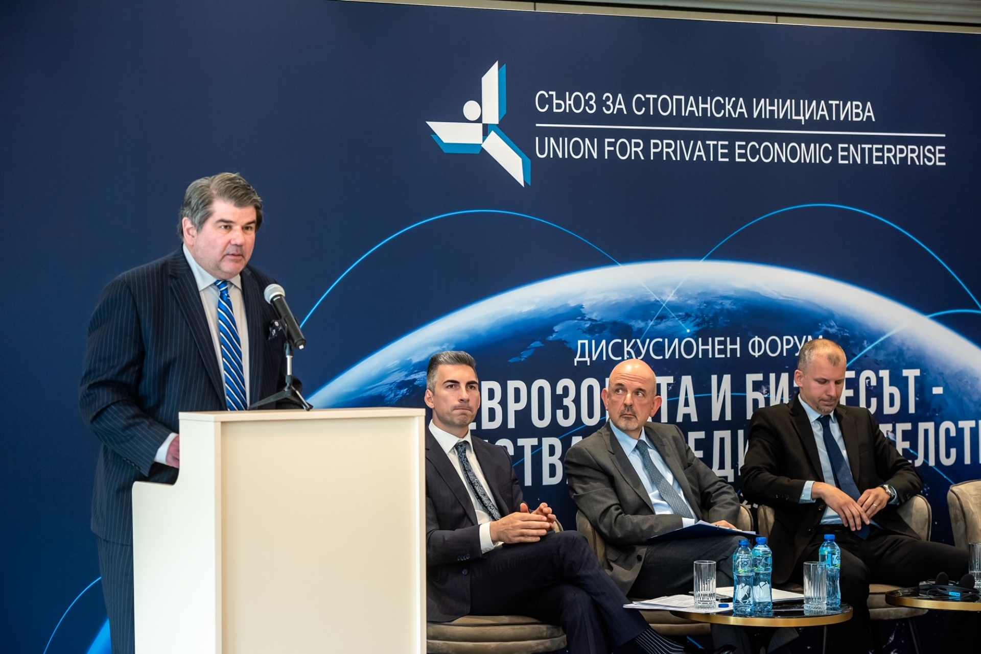 Международни експерти: България няма време за губете по пътя за Еврозоната 