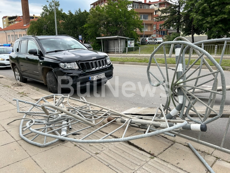 Зам.-кметът на Враца размаза мощния си джип си в зрелищна катастрофа СНИМКИ