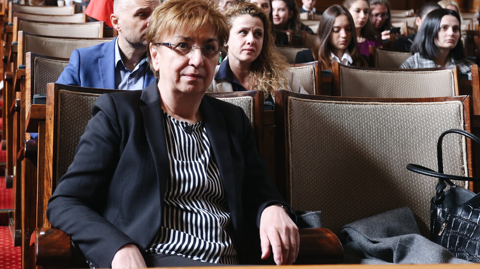 Ключова фигура отказва да е министър в кабинета на ПП-ДБ, Асен Василев в истерия тропа по масата