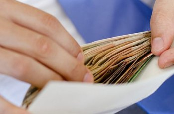 Ето какъв процент от нашенците получават заплата си в плик