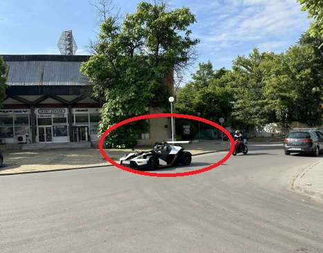 Цял Пловдив се чуди какво е това "страшилище", което лети по улиците СНИМКИ
